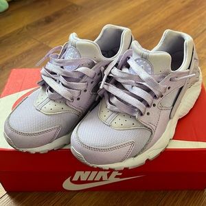 Nike Huarache Lavendar Size 4